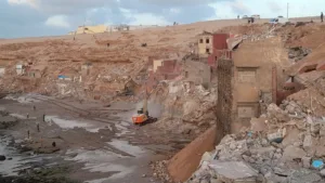 الجرافات باشتوكة تقضي على قصر مقاول معروف بأكادير وسط استنكار جمعويين.