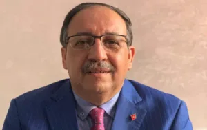 سعيد عفيف يبدد المخاوف بشأن المتحور الجديد لفيروس أوميكرون بالمغرب، ويحذر من الأنفلونزا الموسمية