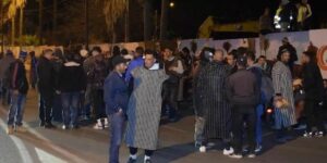 متضررو الزلزال في مسيرة ليلية متجهة إلى مقر العمالة، وسط مطالب بالإنصاف وتعويض الضحايا 5 الزلزال