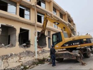 أكادير : الجرافات تشرع في هدم ثلاث فضاءات سياحية.