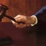 توقيف مرشد سياحي مزور بعد تعريضه سائحا أجنبيا للسرقة