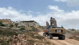 النصب على مالكي شاحنات وجرافات يورط أجنبيا والعشرات من باعة المتلاشيات