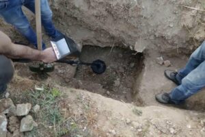 التنقيب عن الكنوز يورط شخصين بعد ضبطهما متلبسين بالحفر قرب ملعب دولي 4 التنقيب عن الكنوز
