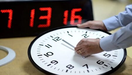 ساعة المعاناة المستمرة..برلمانية تزلزل رواية "الساعة الإضافية" وتكشف المستور