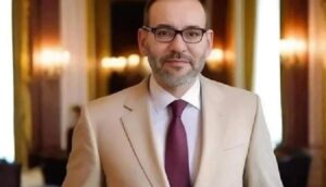 حقيقة صورة الملك محمد السادس المتداولة على مواقع التواصل الاجتماعي مؤخراً .