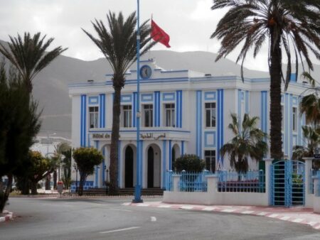 جماعة سيدي افني: أسئلة محرجة حول التوظيف، انفرادية القرار، وعائدات سوق السمك.