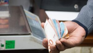بنك المغرب : أسعار صرف أهم العملات الأجنبية مقابل الدرهم 9 صرف