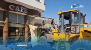 هكذا تمت إزالة واجهات المقاهي بأكادير 8 هدم مقاهي