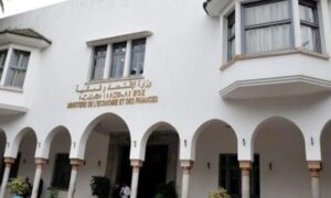 موظفو المالية بأكادير يتشبثون بالإضراب عن العمل، وسط مطالب باستجابة الوزارة لمطالبهم