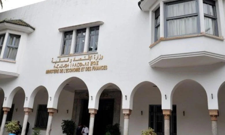 موظفو المالية بأكادير يتشبثون بالإضراب عن العمل، وسط مطالب باستجابة الوزارة لمطالبهم