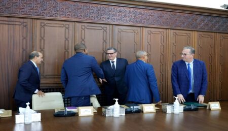 بلاغ يكشف عن الموافقة المبدئية لرئيس الحكومة على الرفع من الأجور بقطاع الوظيفة العمومية والجماعات الترابية. بلاغ يكشف عن الموافقة المبدئية لرئيس الحكومة على الرفع من الأجور بقطاع الوظيفة العمومية والجماعات الترابية.