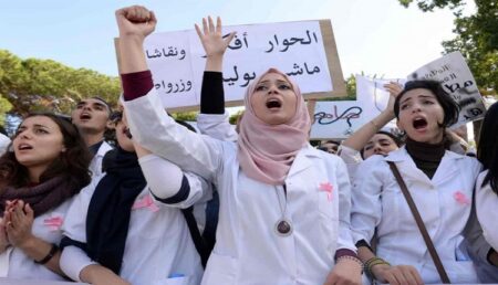 في خطوة تصعيدية.. طلبة الطب يردون على مجالس التأديب باحتجاجات جديدة، وحقوقيون يدخلون على الخط