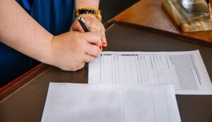 أكادير : النصب بعقود عمل وهمية يورط متهما بعد إيقاعه بعشرات الضحايا