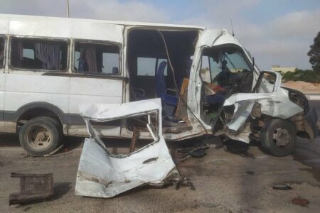 تفاصيل حادثة السير الخطيرة بالطريق الوطنية الرابطة بين أكادير وتيزنيت. تفاصيل حادثة السير الخطيرة بالطريق الوطنية الرابطة بين أكادير وتيزنيت.