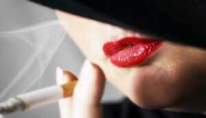 هرمون الإستروجين قد يفسر سبب إدمان النساء على التدخين أكثر من الرجال 7 Womens addiction to smoking