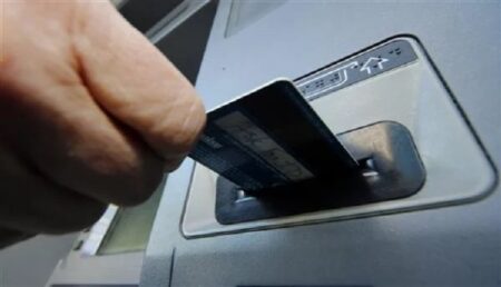 توقيف ثلاثة أشخاص بتهمة قرصنة بطاقات بنكية في الرشيدية