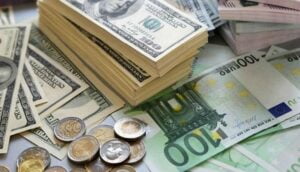 متسول يحصد 5 آلاف دولار في 3 أيام فقط 7 dirham face au dollar