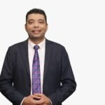 في ظروف يكتنفها الغموض.. أستاذ يُنـ.ـهي حياته بطريقة مأساويـ.ـة