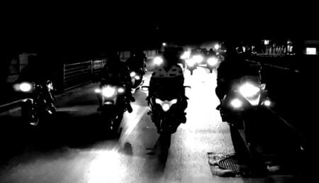 Bruit de moto la nuit