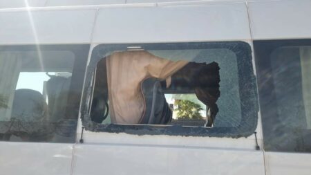 الهجوم على حافلة لنقل العمال الزراعيين من طرف عصابة مدججة بالأسلحة (+صور)