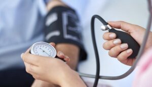 ما هي أعراض السكري والضغط وكيفية التعامل معها؟ 5 Diabete et hypertension arterielle