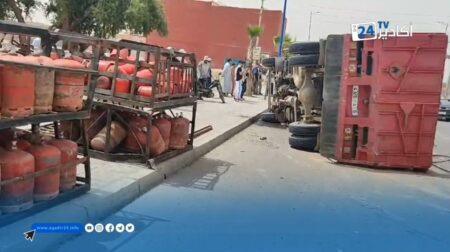 بالفيديو و الصور : إصطدام قوي بين حافلة و شاحنة لنقل قنينات الغاز بأولاد تايمة يخلف خسائر و إصابات.