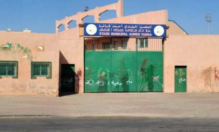 إنزكان : تركيب وصيانة عشب ملعب كروي يخلق جدلا بجماعة الدشيرة