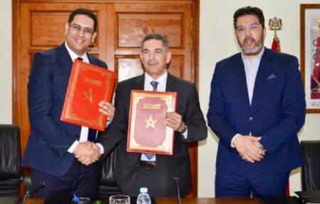 التوقيع على اتفاقية بين اللجنة الجهوية للتنمية البشرية لسوس ماسة والمرصد الوطني للتنمية البشرية. التوقيع على اتفاقية بين اللجنة الجهوية للتنمية البشرية لسوس ماسة والمرصد الوطني للتنمية البشرية.