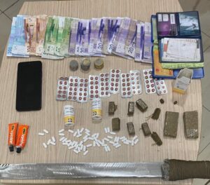 أكادير : حملة أمنية تسفر عن توقيف 4 أشخاص، و هذا ما عثر بحوزتهم.