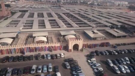 أكادير : مطالب بوضع لوحات الإرشادية ومكبرات الصوت  داخل المركب التجاري سوق الأحد