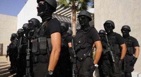 فرقة مكافحة العصابات تنهي مغامرات قاصر هائج كان بصدد تهديد المارة بسكين كبير الحجم.