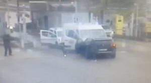 فرنسا تحت صــ._ــدمة هروب مدان في قضايا مخدرات: سيناريو هوليودي يودي بحياة حارسي سجن 8 FR6776
