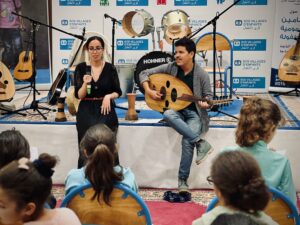 فرقة “أنيا أومضال” تتغنى بالفن والتراث الأمازيغي في قرية الأطفال المسعفين بأكادير