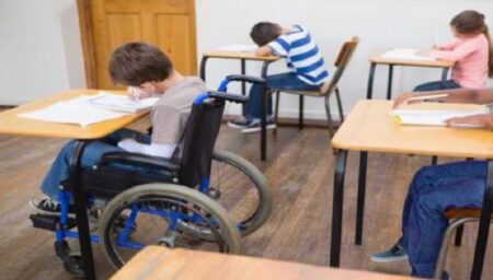 توقيف دعم تدريس الأطفال في وضعية إعاقة يفجر غضب جمعيات حقوقية، والموضوع يصل إلى البرلمان