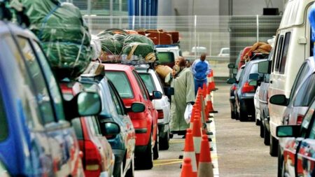 الجالية المغربية تتخوف من رفع شركات الملاحة أسعار الربط بين المغرب وأوروبا خلال فصل الصيف، وسط مطالب بتدخل وزارة النقل الجالية المغربية تتخوف من رفع شركات الملاحة أسعار الربط بين المغرب وأوروبا خلال فصل الصيف، وسط مطالب بتدخل وزارة النقل