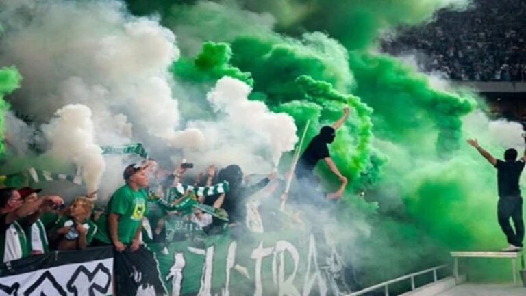 جمهور الرجاء البيضاوي ممنوع من حضور مباراة فريقه أمام حسنية أكادير.