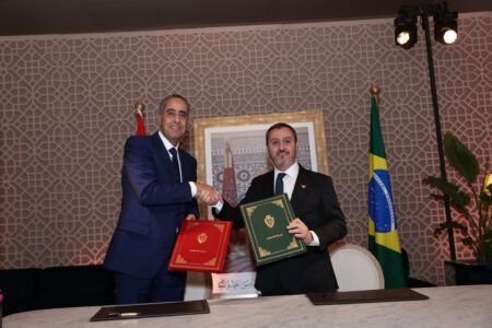حموشي يوقع على مذكرة تفاهم حول تعزيز التعاون الثنائي وتبادل الخبرات في المجال الأمني، مع المدير العام للشرطة الاتحادية البرازيلية. حموشي يوقع على مذكرة تفاهم حول تعزيز التعاون الثنائي وتبادل الخبرات في المجال الأمني، مع المدير العام للشرطة الاتحادية البرازيلية.
