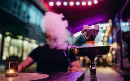 أكادير : توالد مقاهي الشيشا وسط مطالب برلمانية و المجتمع المدني بمواصلة مكافحتها