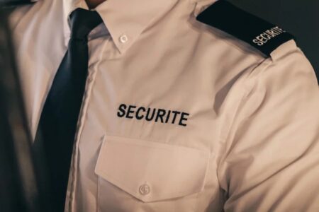 حراس الأمن الخاص بالمؤسسات التعليمية بتزنيت: بين مطرقة المدير وسندان الشركة.