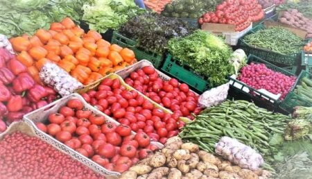 أسعار الخضر والفواكه مرشحة للارتفاع بعد إلغاء موريتانيا الزيادة في رسومها الجمركية.