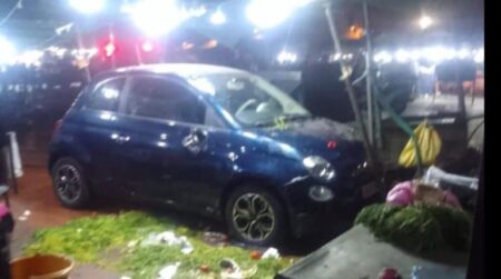 ساحة جامع الفنا: سيارة تدهس سياحا وزبائن بعد فقدان السائق السيطرة