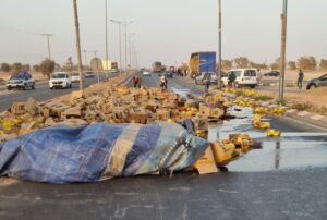 أكادير : انقلاب شاحنة من الحجم الكبير يستنفر عناصر الدرك. 9 IMG 20240622 WA0298 e1719127418228
