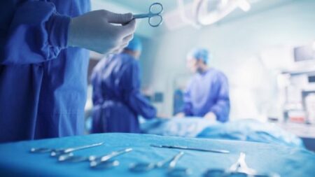 احتقان في قطاع الصحة وسط تهديدات بالتصعيد ومقاطعة العمليات الجراحية