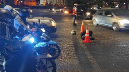 أكادير و بالصور : حادثة سير خطيرة ترسل شخصا إلى المستعجلات بين الحياة والموت.