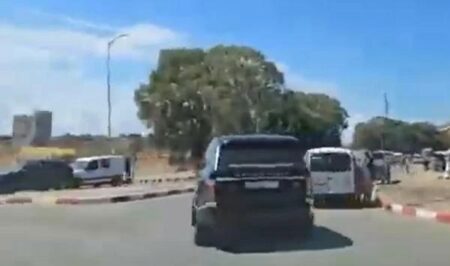 محاولة سرقة "رانج روفر" تنتهي بشخص في قبضة عناصر الأمن