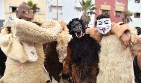 أكادير : الجدل يرافق مقاطع فيديو توثق ل"مجزرة" بين شبان بمناسبة احتفالات بوجلود .