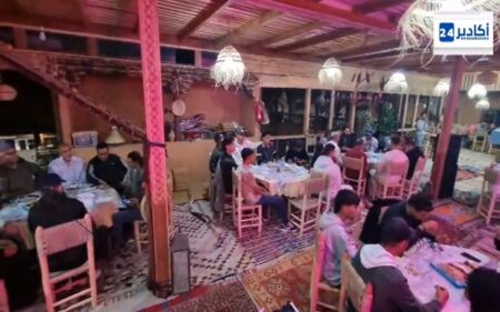 احتفال بهيج بلاعبي و أطر فريق شباب الخيام بعد الصعود إلى قسم الوطني الثاني هواة. (+فيديو).