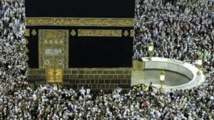 حجاج بيت الله الحرام يؤدون طواف الإفاضة في أول أيام عيد الأضحى المبارك 2 thumbs b c 208e8cfded99abe6d944bc7f58e19c24
