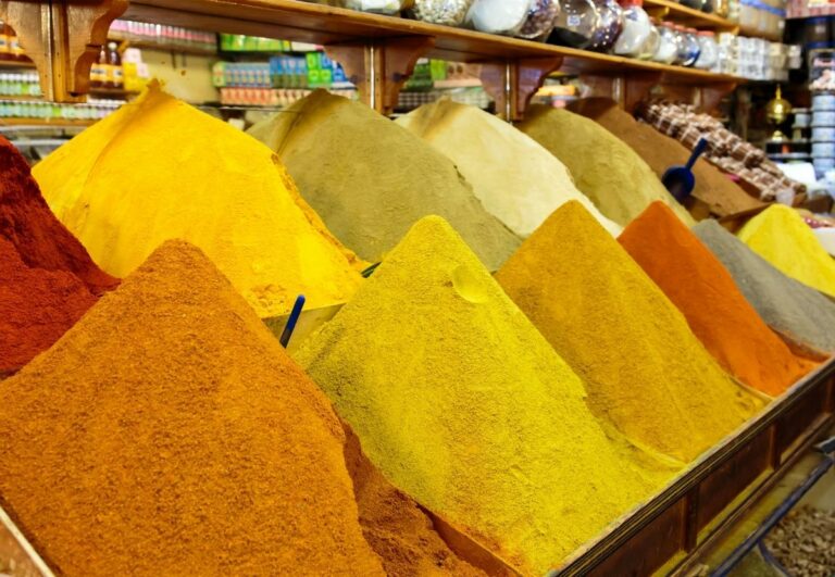 مع اقتراب عيد الأضحى.. مهربو “العطرية” تحت مجهر الجمارك