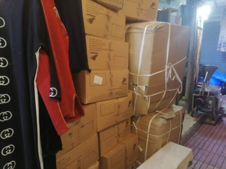 إنزكان : مظاهر “الفوضى والعشوائية” تطغى على سوق الثلاثاء الأسبوعي، وسط استنكار واستياء المواطنين إنزكان : مظاهر "الفوضى والعشوائية" تطغى على سوق الثلاثاء الأسبوعي، وسط استنكار واستياء المواطنين